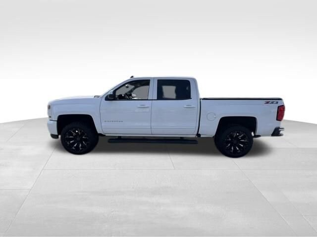 2018 Chevrolet Silverado 1500 LT photo 2