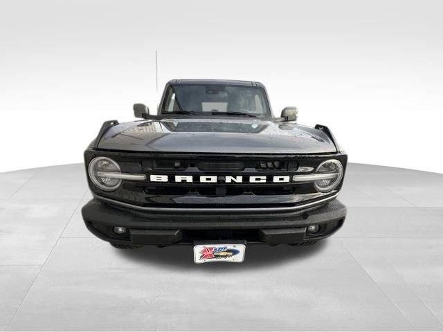 2022 Ford Bronco Outer Banks photo 2