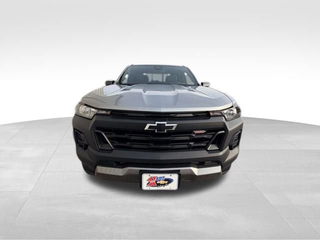 2025 Chevrolet Colorado Trail Boss photo 2