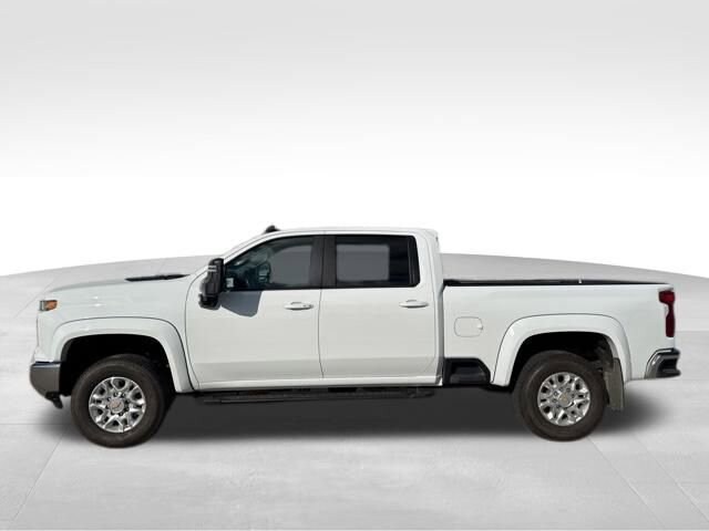 2024 Chevrolet Silverado 2500HD LT photo 2