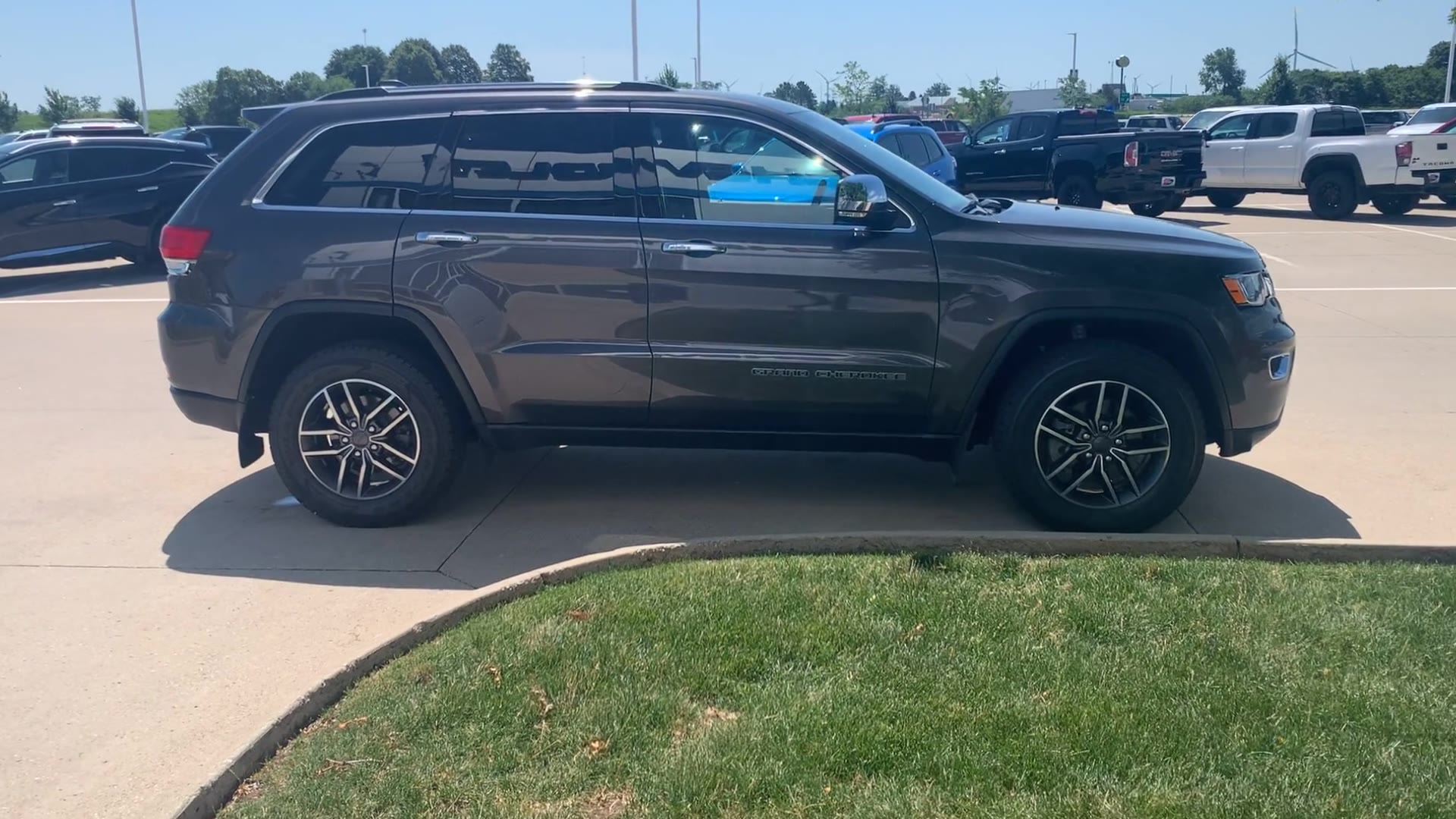 Used 2019 Jeep Grand Cherokee Limited with VIN 1C4RJFBG9KC843066 for sale in Stuart, IA