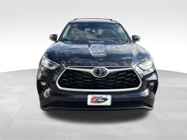 2021 Toyota Highlander Hybrid XLE photo 2