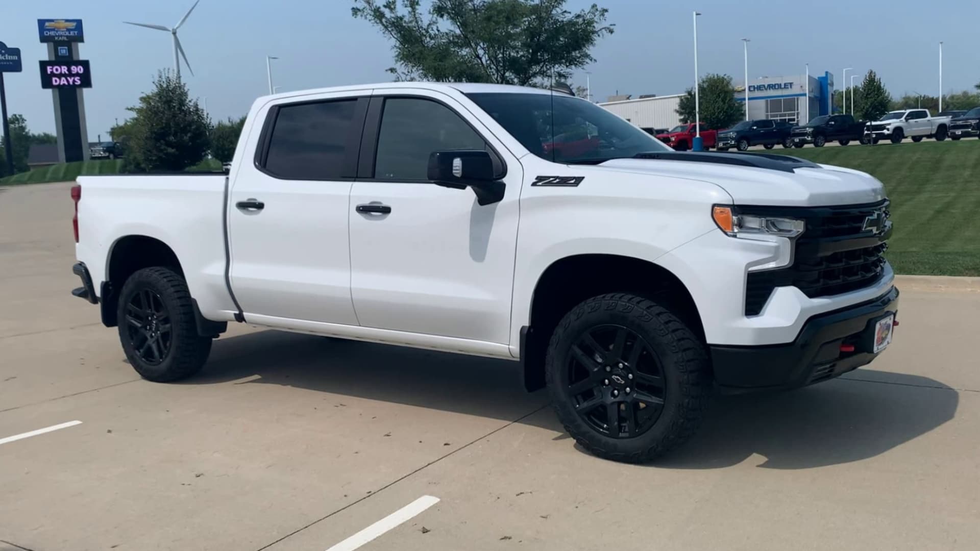 Used 2022 Chevrolet Silverado 1500 LT Trail Boss with VIN 3GCUDFEL1NG673071 for sale in Stuart, IA