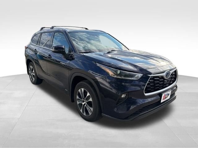 2021 Toyota Highlander Hybrid XLE photo 3