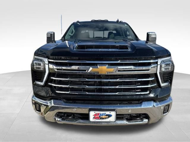 2025 Chevrolet Silverado 2500HD LTZ photo 2