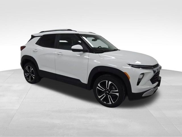 2025 Chevrolet Trailblazer LT photo 2
