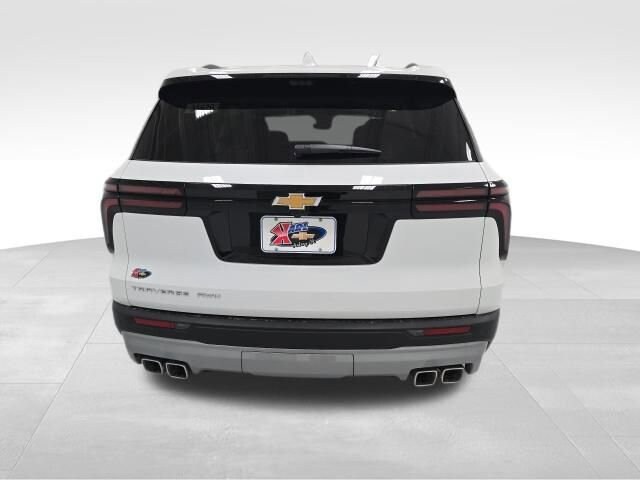 2026 Chevrolet Traverse photo 2