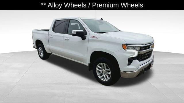 Used 2024 Chevrolet Silverado 1500 LT with VIN 1GCUDDE84RZ185626 for sale in Stuart, IA