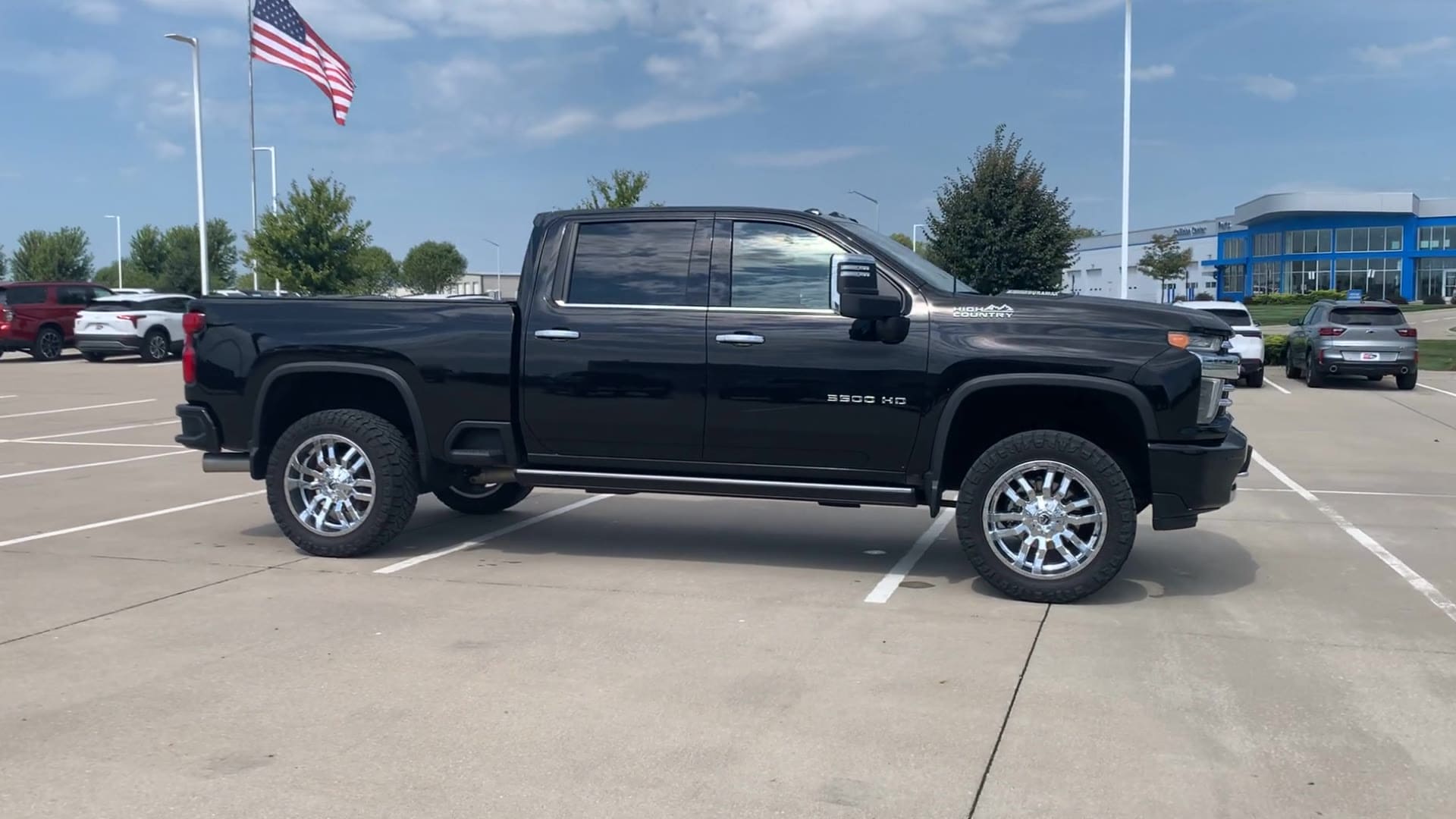 Used 2022 Chevrolet Silverado 3500HD High Country with VIN 1GC4YVEY9NF321626 for sale in Stuart, IA