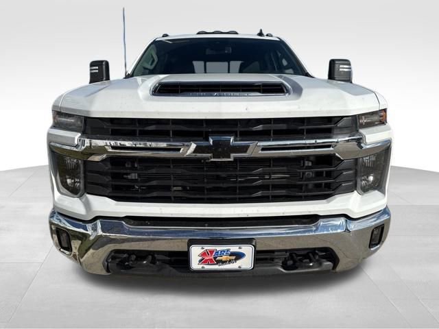 2024 Chevrolet Silverado 2500HD LT photo 3