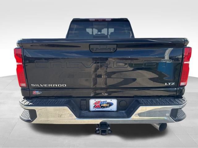 2025 Chevrolet Silverado 2500HD LTZ photo 3