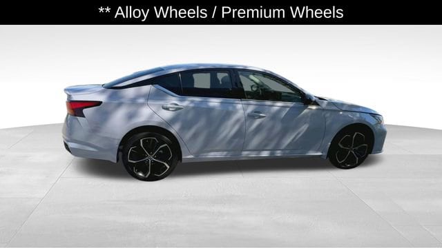 Used 2024 Nissan Altima SR with VIN 1N4BL4CW8RN360405 for sale in Stuart, IA
