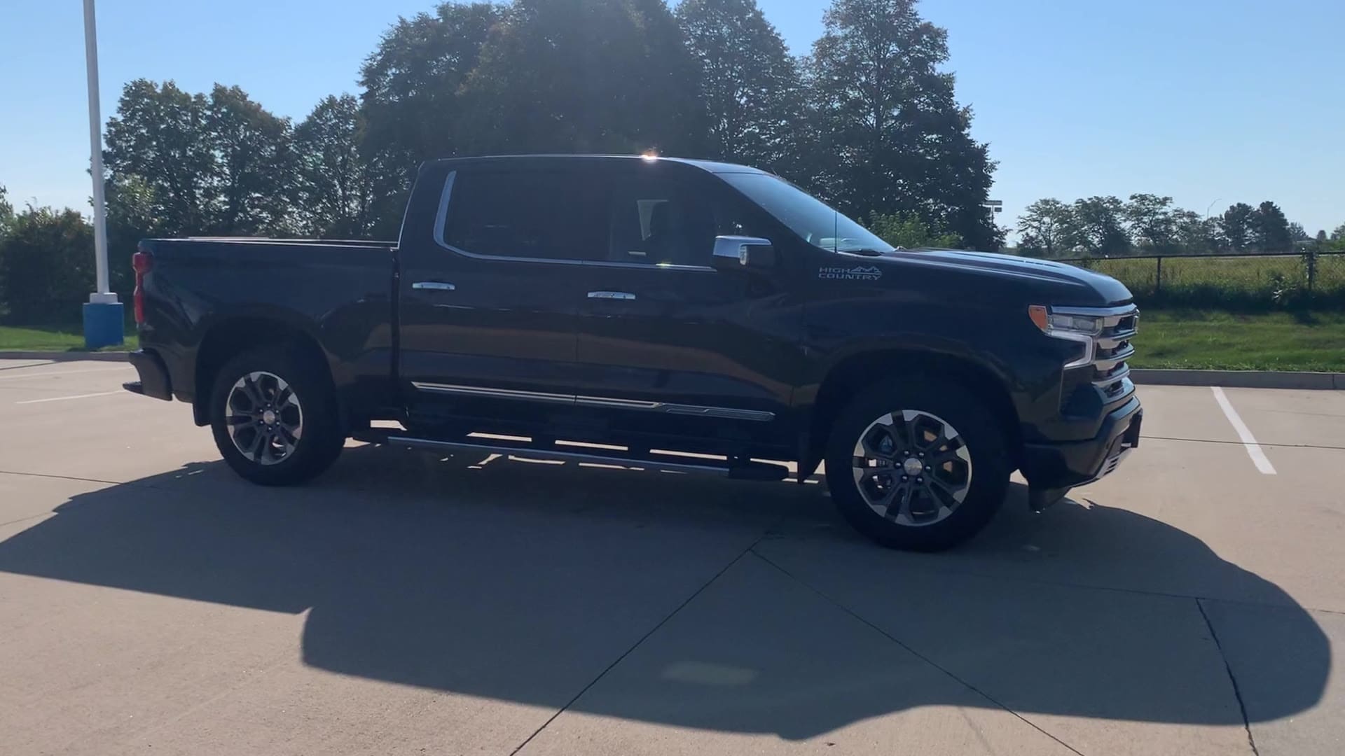 Used 2023 Chevrolet Silverado 1500 High Country with VIN 1GCUDJEL3PZ191398 for sale in Stuart, IA