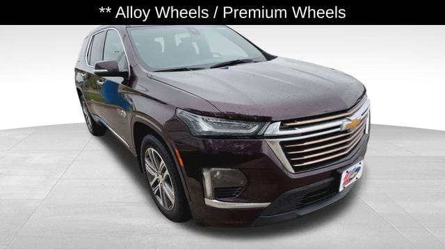 Used 2022 Chevrolet Traverse High Country with VIN 1GNEVNKWXNJ100735 for sale in Stuart, IA