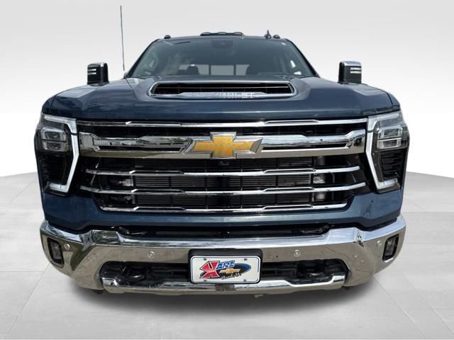 2025 Chevrolet Silverado 2500HD LTZ photo 3