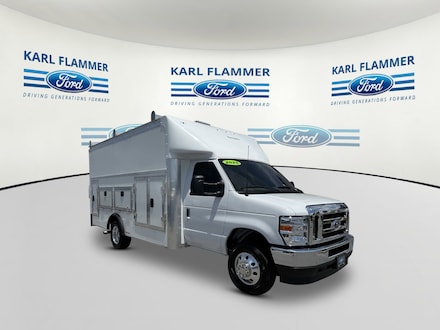 2025 Ford E-Series Cutaway E-450 DRW 158 WB Truck