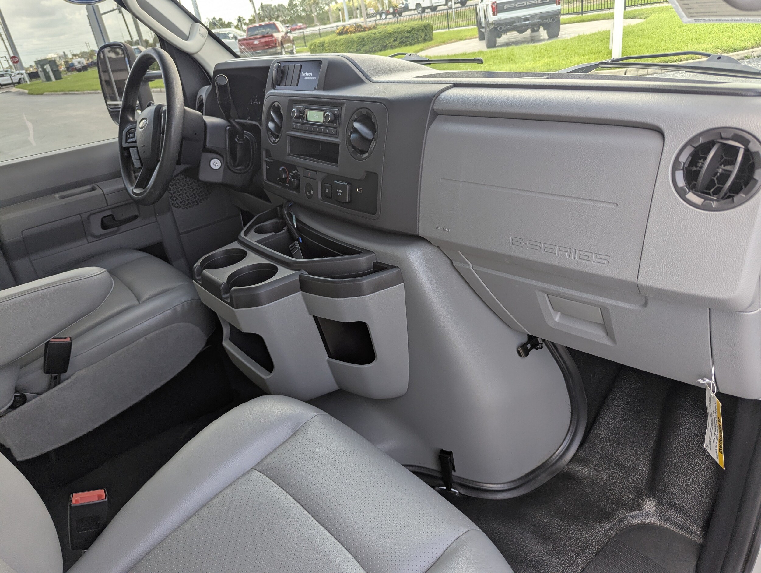 2025 Ford E-Series Cutaway Base - Photo 18