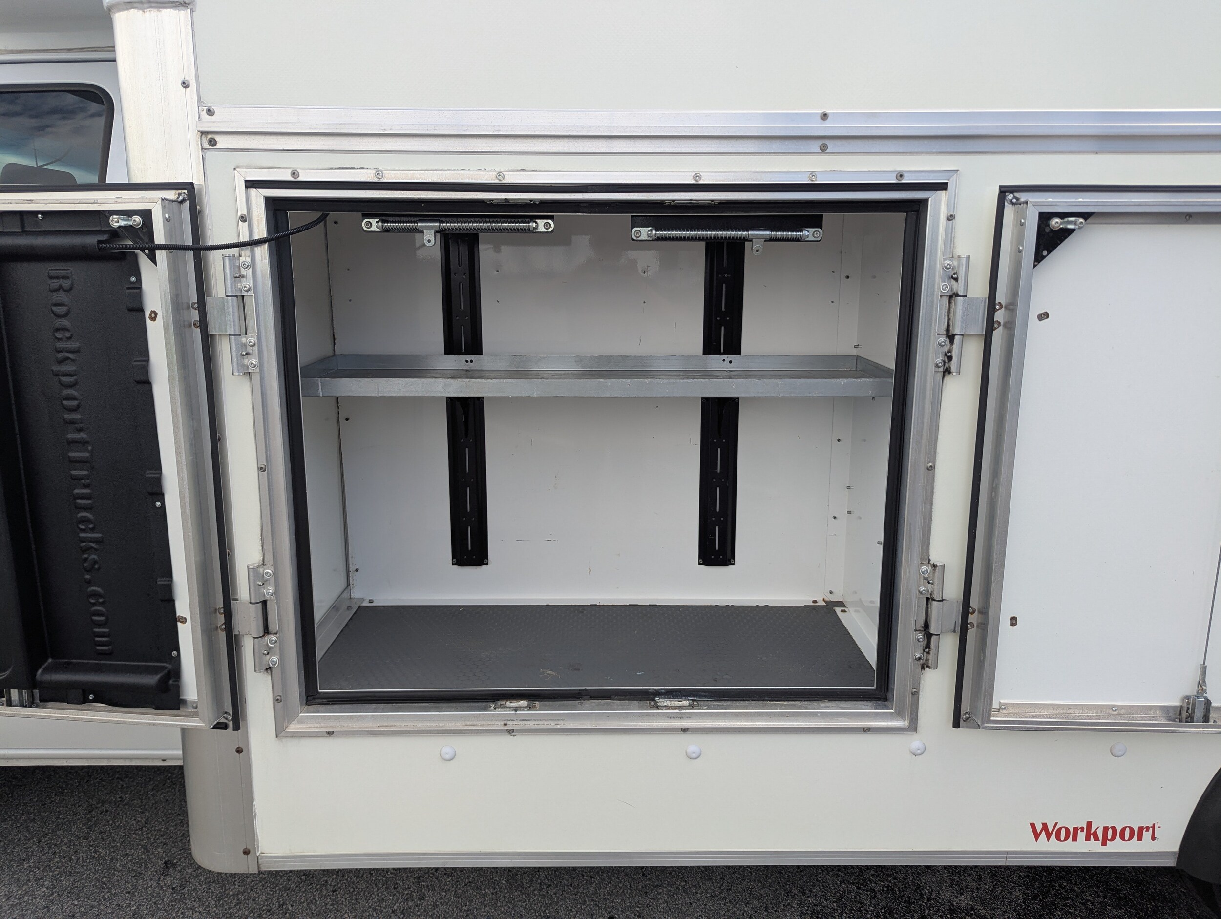 2025 Ford E-Series Cutaway Base - Photo 16