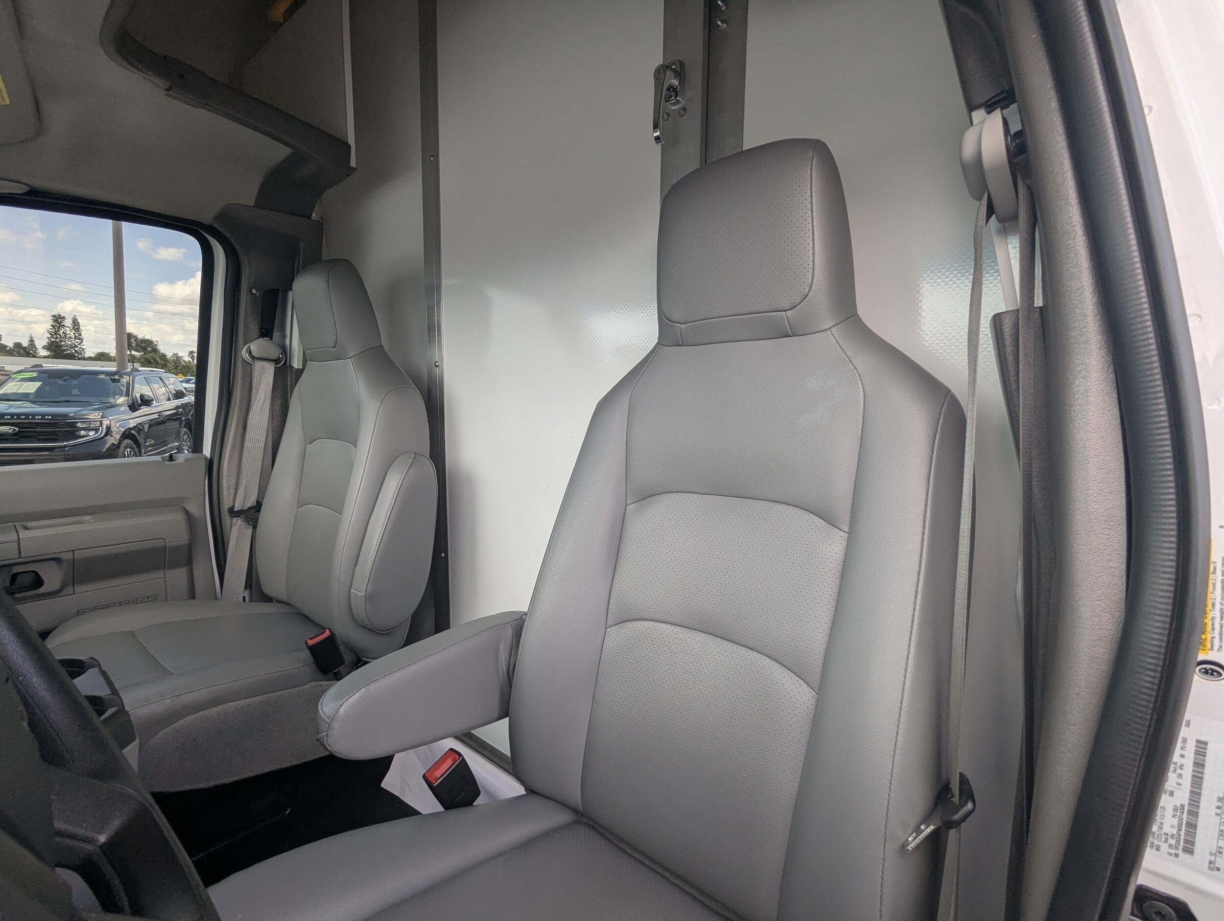 2025 Ford E-Series Cutaway Base - Photo 20