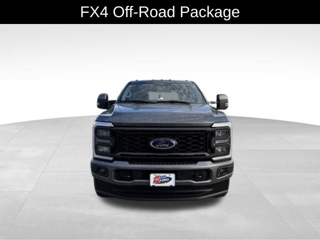 2023 Ford F-350 Lariat photo 2