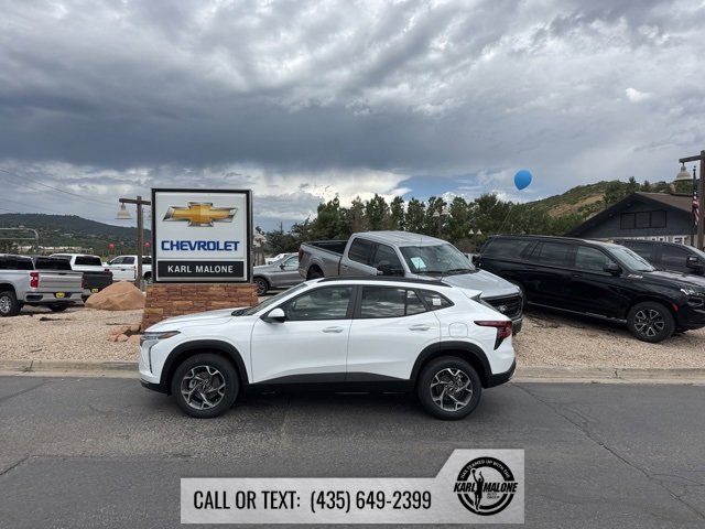 2026 Chevrolet Trax LT photo 2