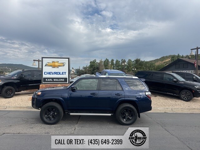 2017 Toyota 4Runner SR5 Premium photo 2