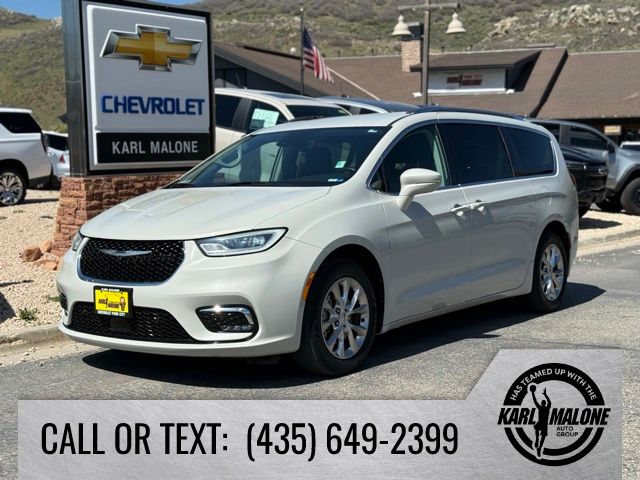 2021 Chrysler Pacifica Touring L's photo