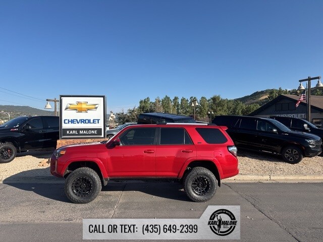 2023 Toyota 4Runner SR5 photo 2