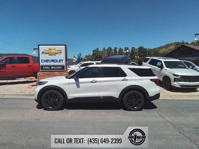 2022 Ford Explorer ST photo 2