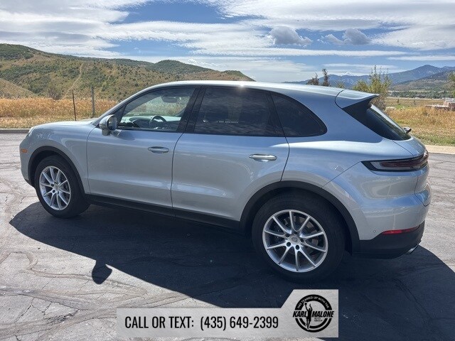 2024 Porsche Cayenne Base photo 2
