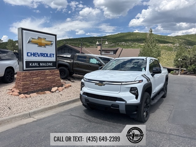 2025 Chevrolet Silverado EV LT's photo