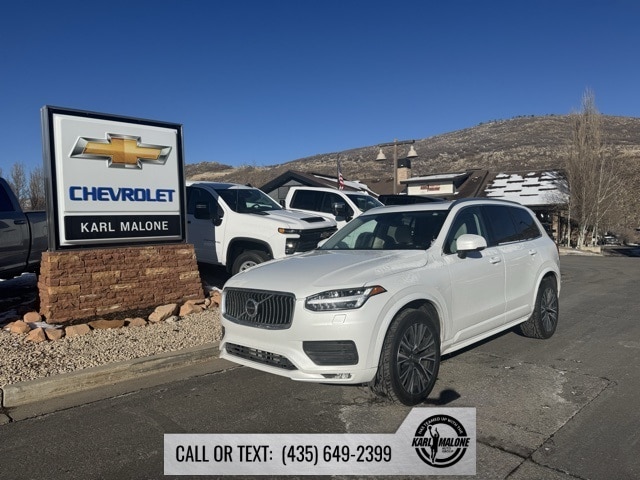 2022 Volvo XC90 Momentum's photo