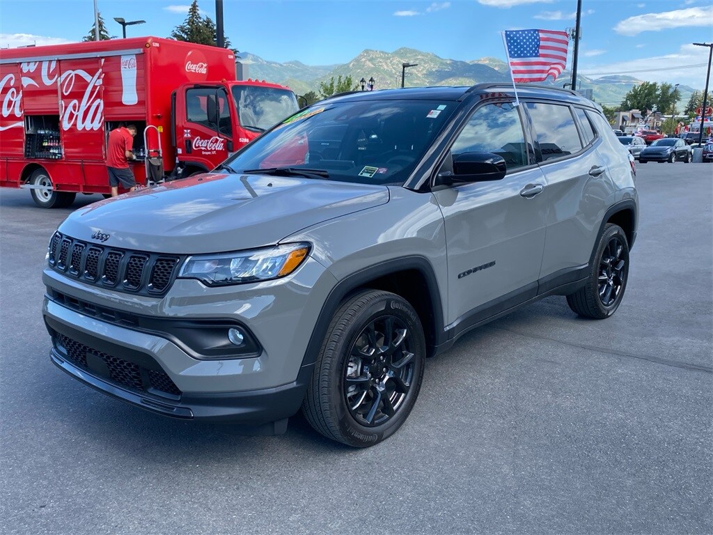 2023 Jeep Compass Altitude photo 2