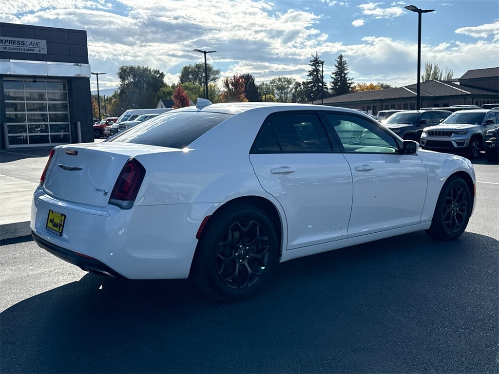 2019 Chrysler 300 S photo 2