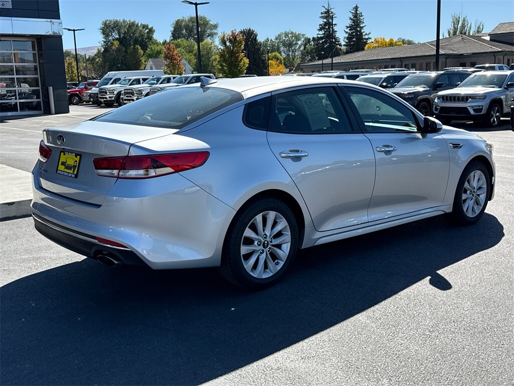2017 Kia Optima LX photo 2