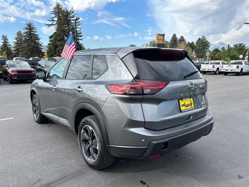 2024 Nissan Rogue SV photo 2