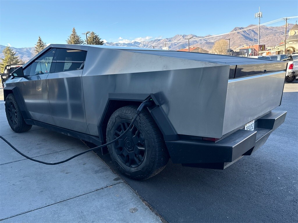 2024 Tesla Cybertruck photo 3