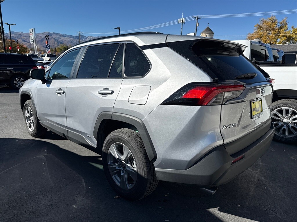 2025 Toyota RAV4 Hybrid XLE photo 2
