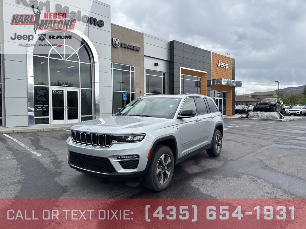 2022 Jeep Grand Cherokee 4xe 4x4's photo
