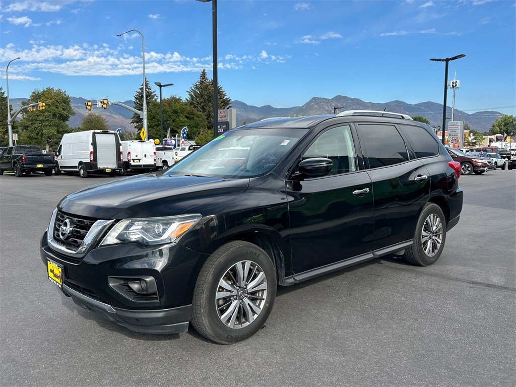2018 Nissan Pathfinder SV photo 3