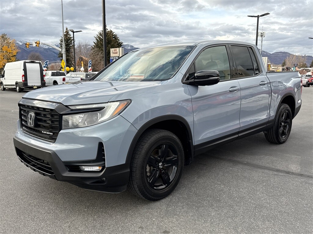 2022 Honda Ridgeline Black Edition photo 3