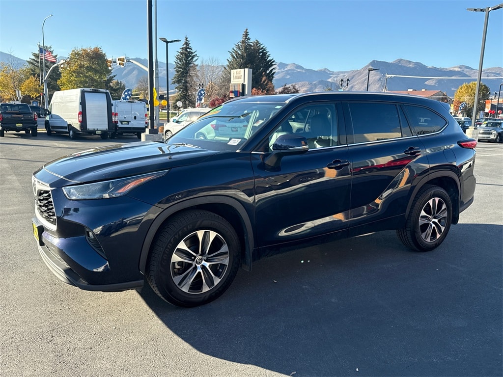 Used 2022 Toyota Highlander XLE SUV