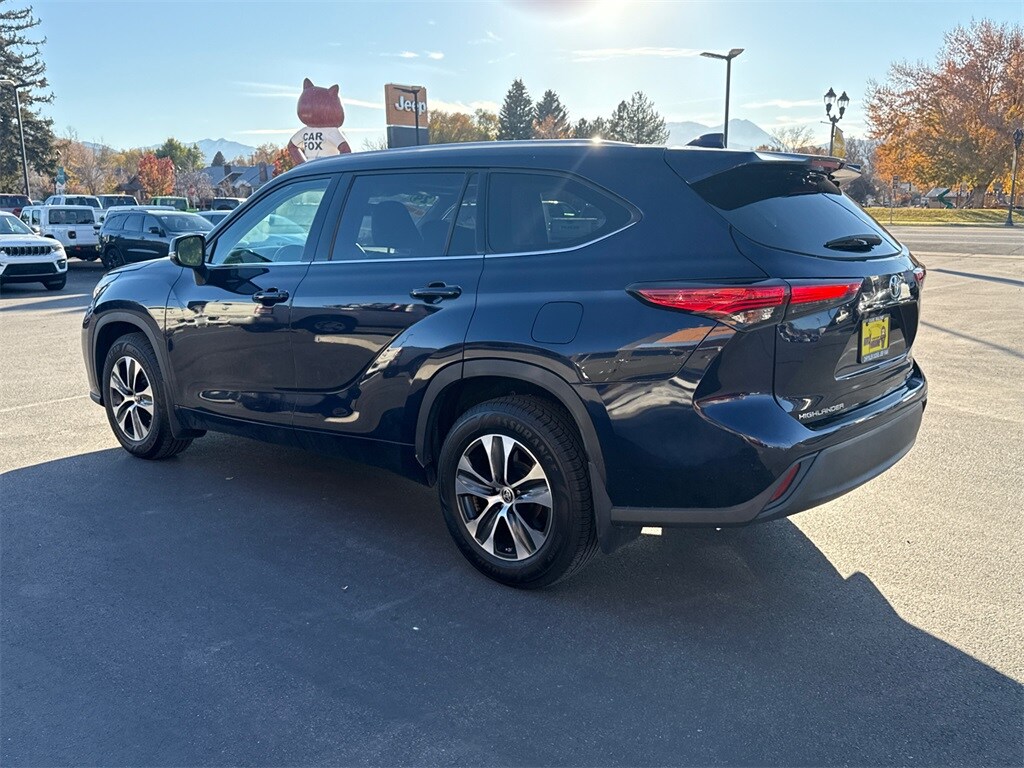 2022 Toyota Highlander XLE photo 2