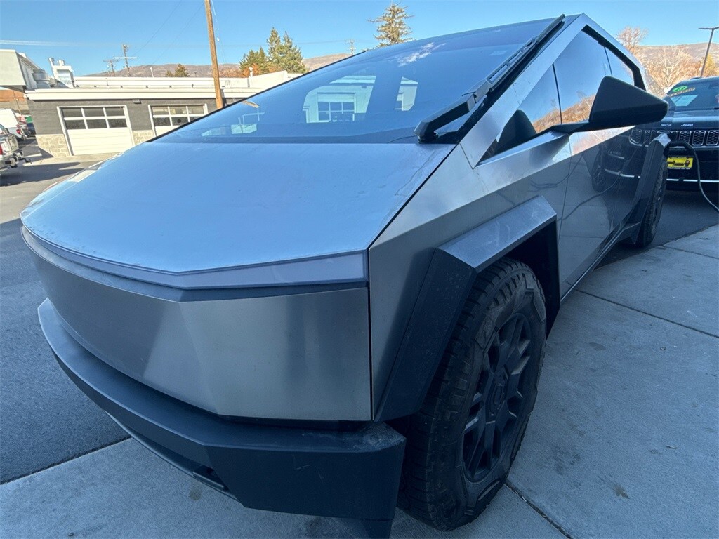 2024 Tesla Cybertruck photo 4