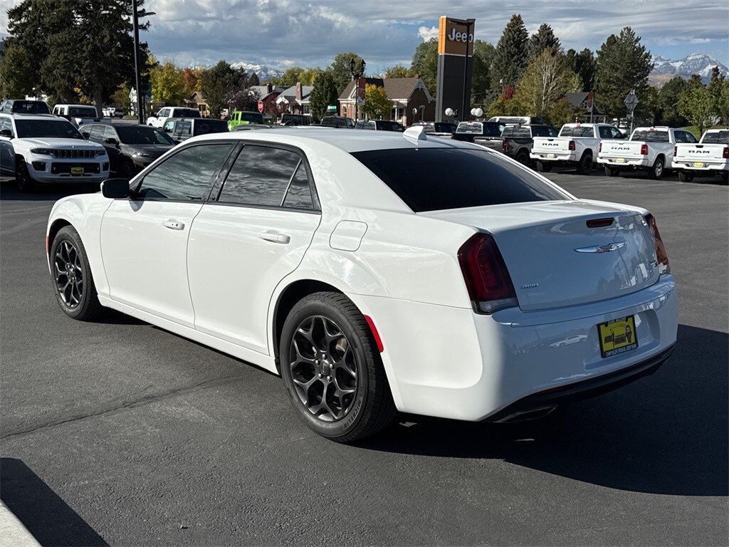 2019 Chrysler 300 S photo 3