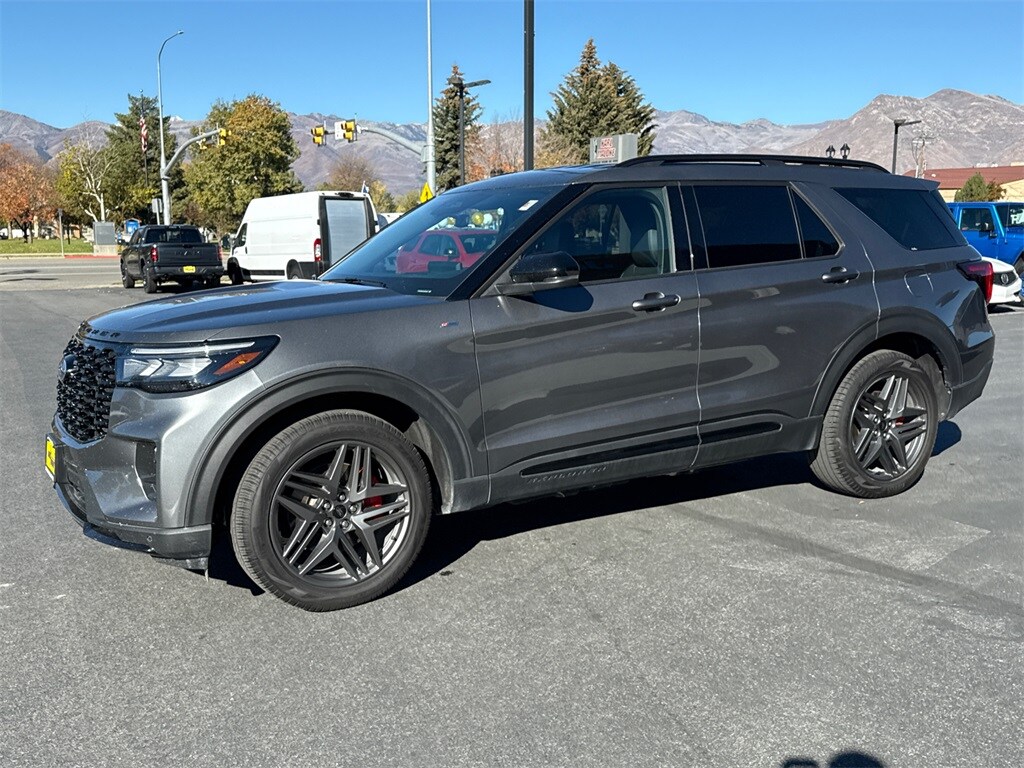 2025 Ford Explorer ST-Line photo 3