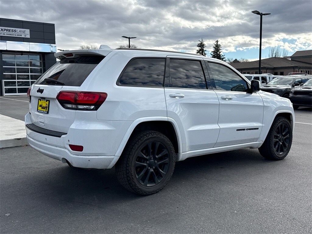 2019 Jeep Grand Cherokee Altitude photo 2
