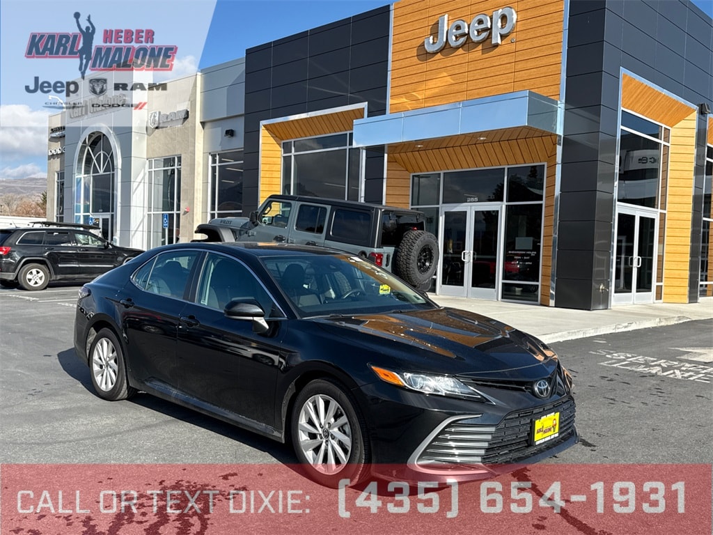 2024 Toyota Camry LE's photo