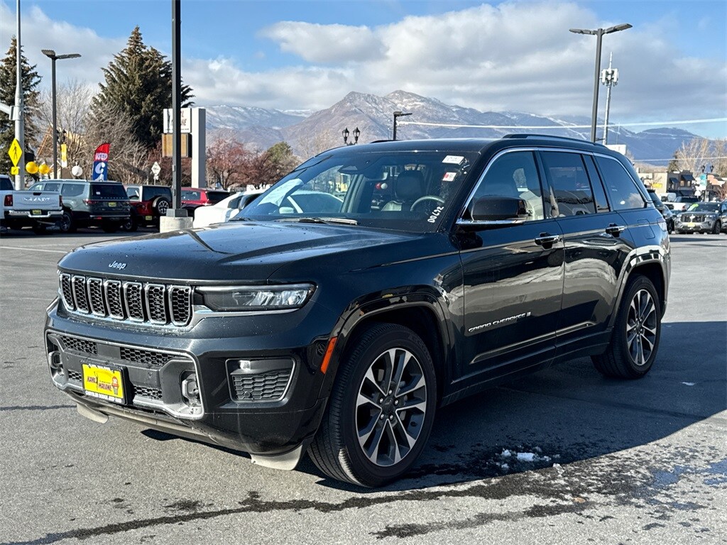 2024 Jeep Grand Cherokee Overland photo 2