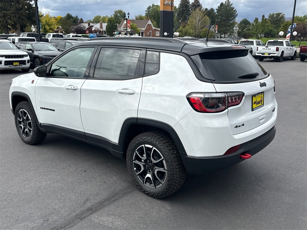 2026 Jeep Compass Trailhawk photo 3